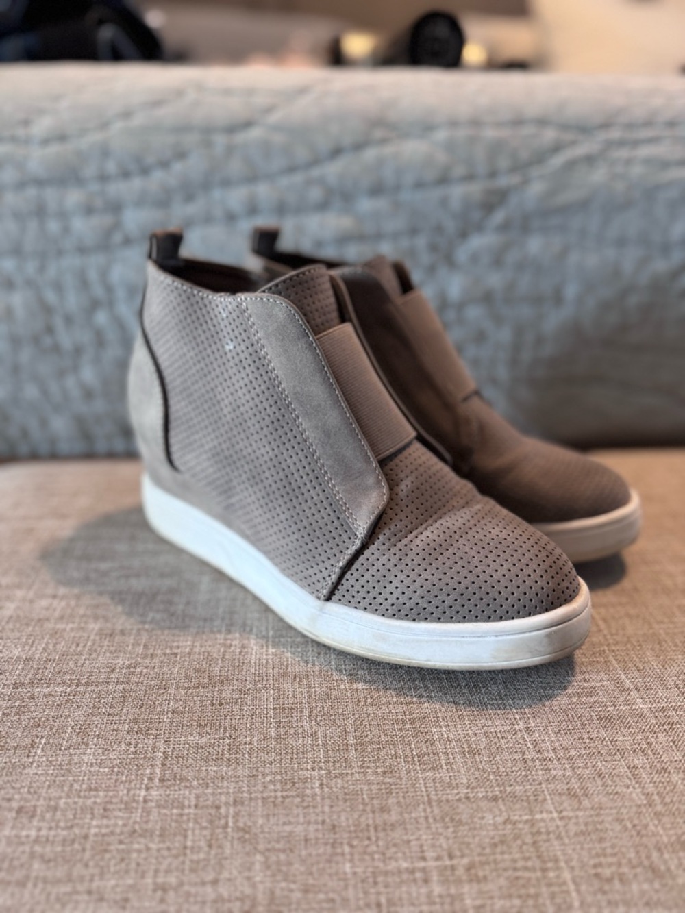 Wedge sneaker